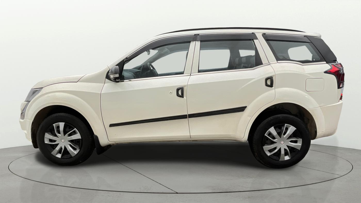 2020 Mahindra XUV500 W5, Diesel, Manual, 50 km, Left Side