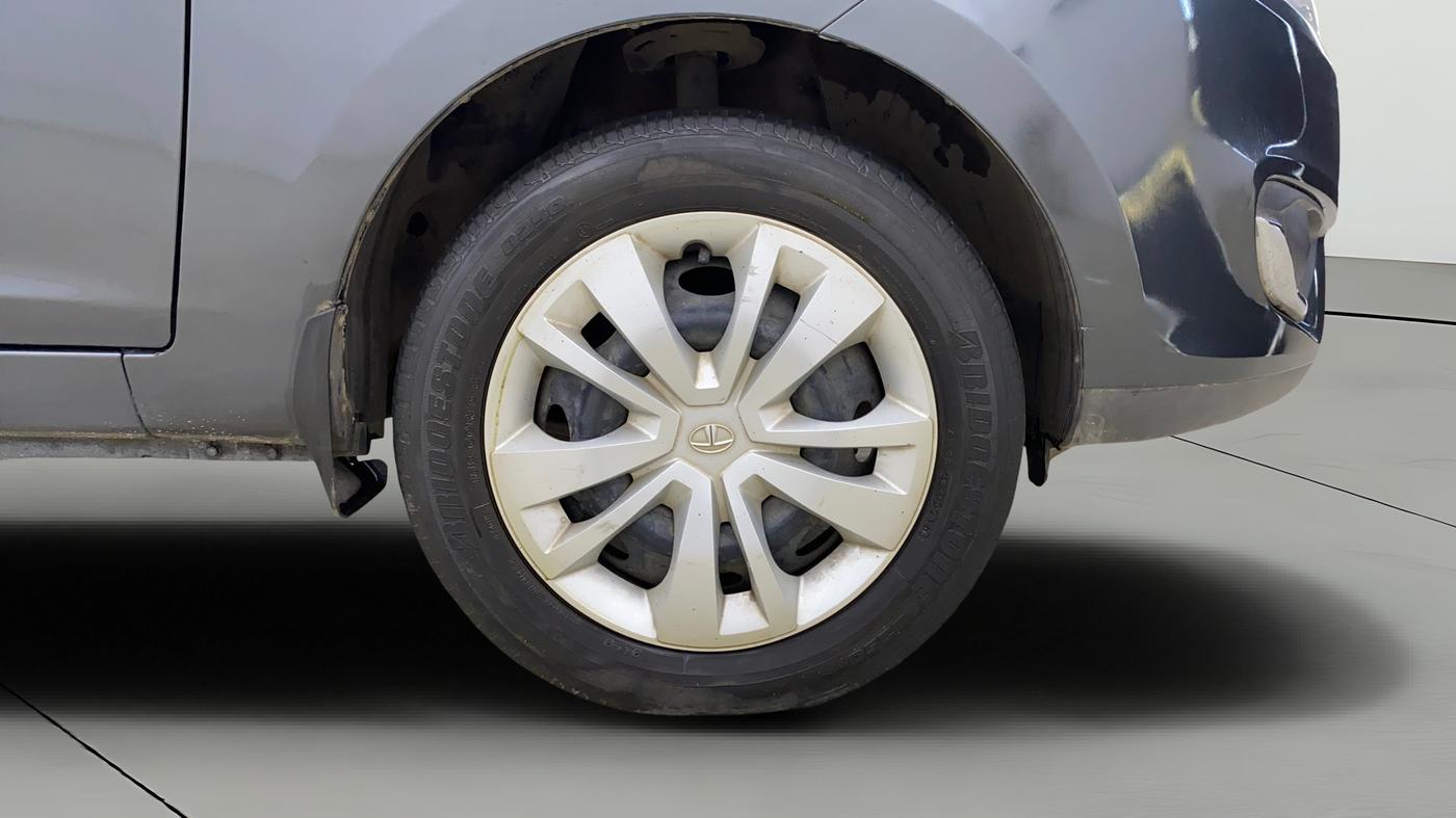 2016 Tata Zest XMS PETROL, Petrol, Manual, 30,872 km, Right Front Wheel
