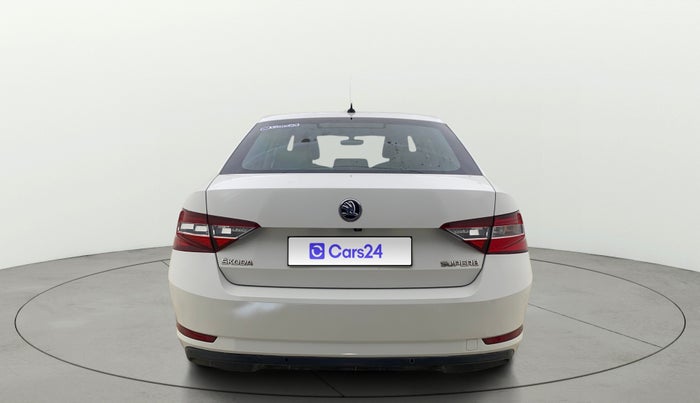2018 Skoda Superb STYLE 1.8 TSI AT, Petrol, Automatic, 65,647 km, Back/Rear