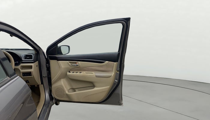 2016 Maruti Ciaz VDI+ SHVS, Diesel, Manual, 1,18,363 km, RHS Front Door