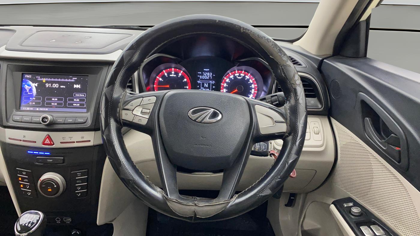 2020 Mahindra XUV300 W6 1.2 PETROL, Petrol, Manual, 99,774 km, Steering Wheel Close Up