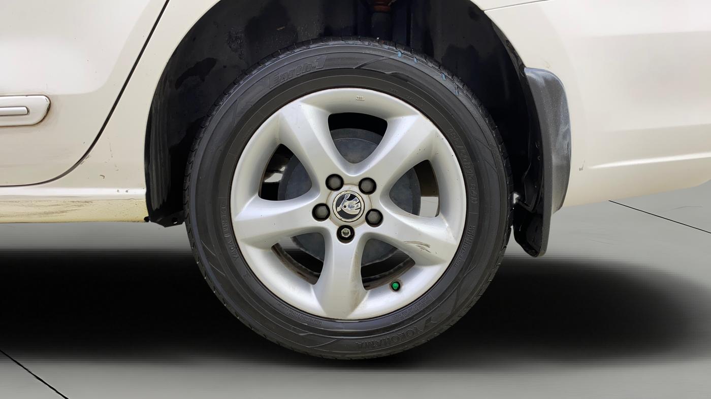 2014 Skoda Rapid ELEGANCE 1.6 MPI AT, Petrol, Automatic, 62,543 km, Left Rear Wheel