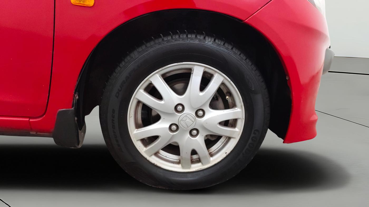 2015 Honda Brio V MT, Petrol, Manual, 86,322 km, Right Front Wheel