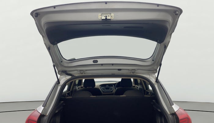 2020 Hyundai Elite i20 MAGNA PLUS 1.2, Petrol, Manual, 31,757 km, Boot Door Open