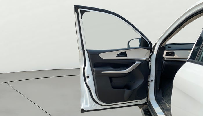 2021 Mahindra XUV700 AX 3 P AT 5 STR, Petrol, Automatic, 65,053 km, LHS Front Door