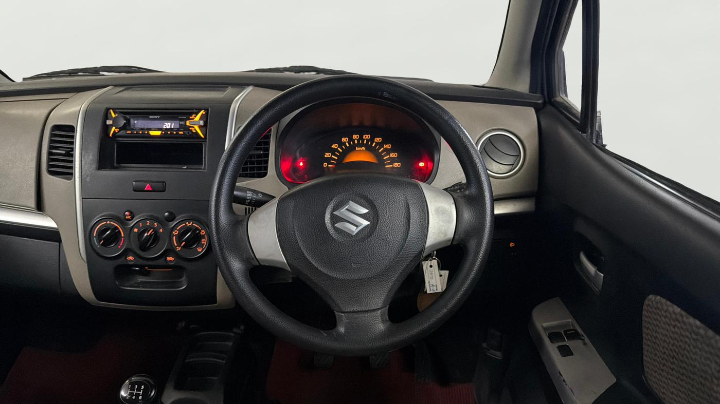 2015 Maruti Wagon R 1.0 LXI, Petrol, Manual, 88,867 km, Steering Wheel Close Up