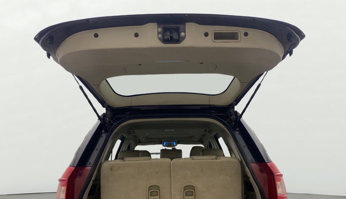 2017 Mahindra XUV500 W10 AT, Diesel, Automatic, 78,236 km, Boot Door Open