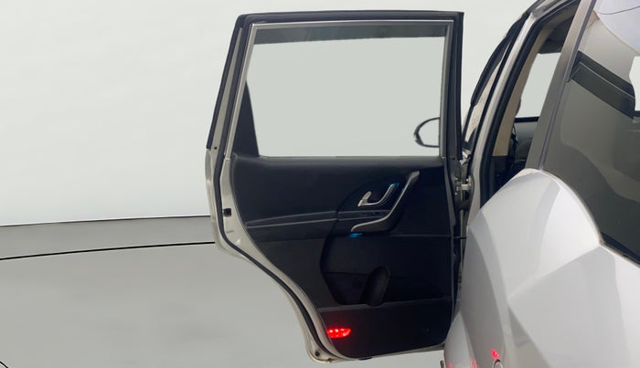 2017 Mahindra XUV500 W10 AT, Diesel, Automatic, 91,905 km, LHS Rear Door