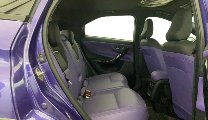 2023 Tata NEXON FEARLESS PURPLE + SUNROOF DCA DUAL TONE 1.2 PETROL, Petrol, Automatic, 24,657 km, Right Side Rear Door Cabin