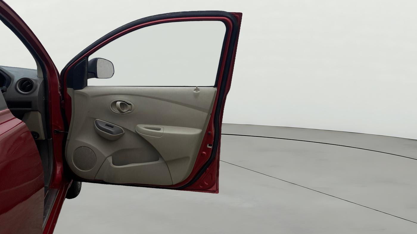2015 Datsun Go Plus T, CNG, Manual, 84,113 km, RHS Front Door