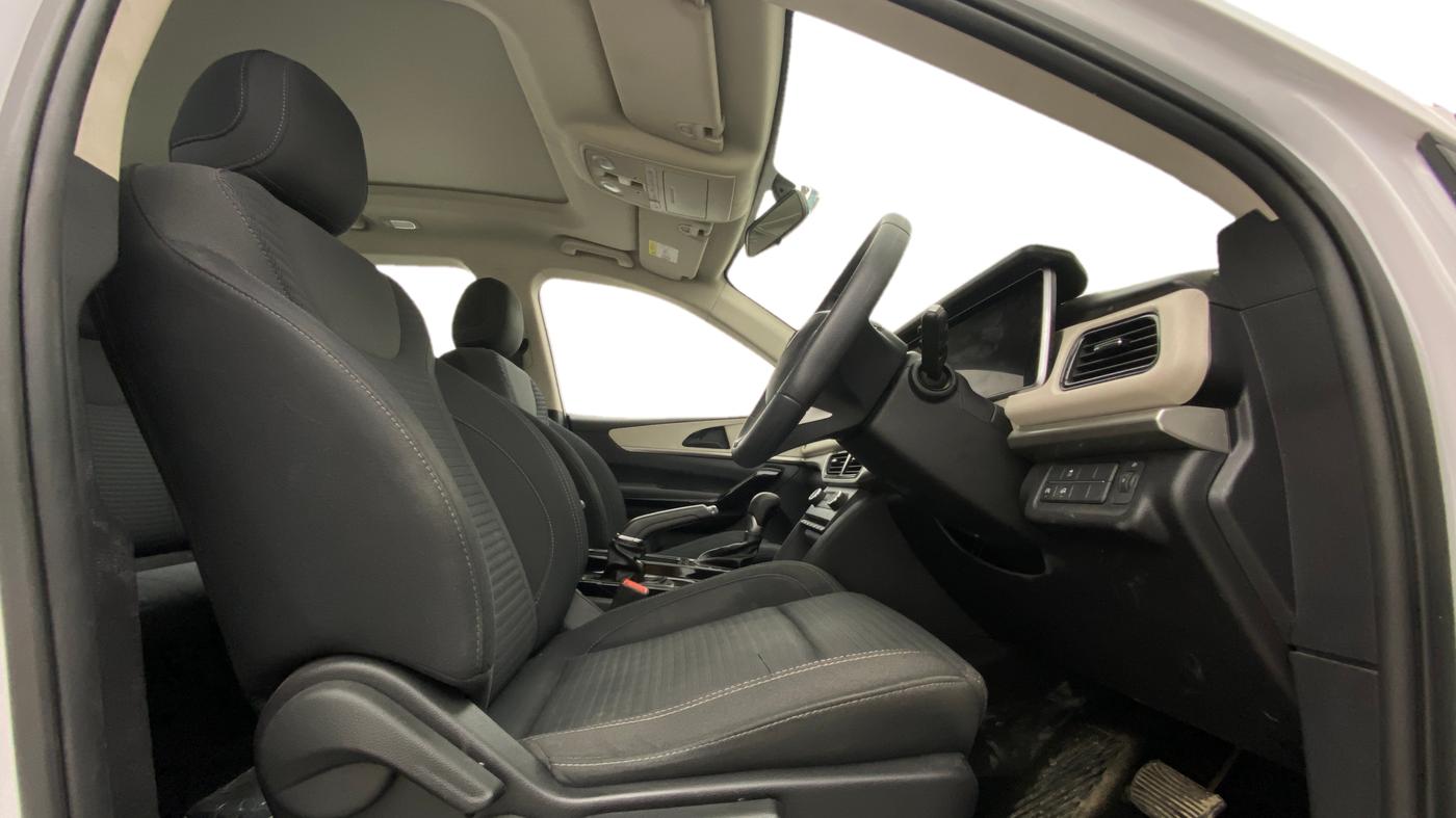 2024 Mahindra XUV700 AX 5 D AT 5 STR, Diesel, Automatic, 28,225 km, Right Side Front Door Cabin