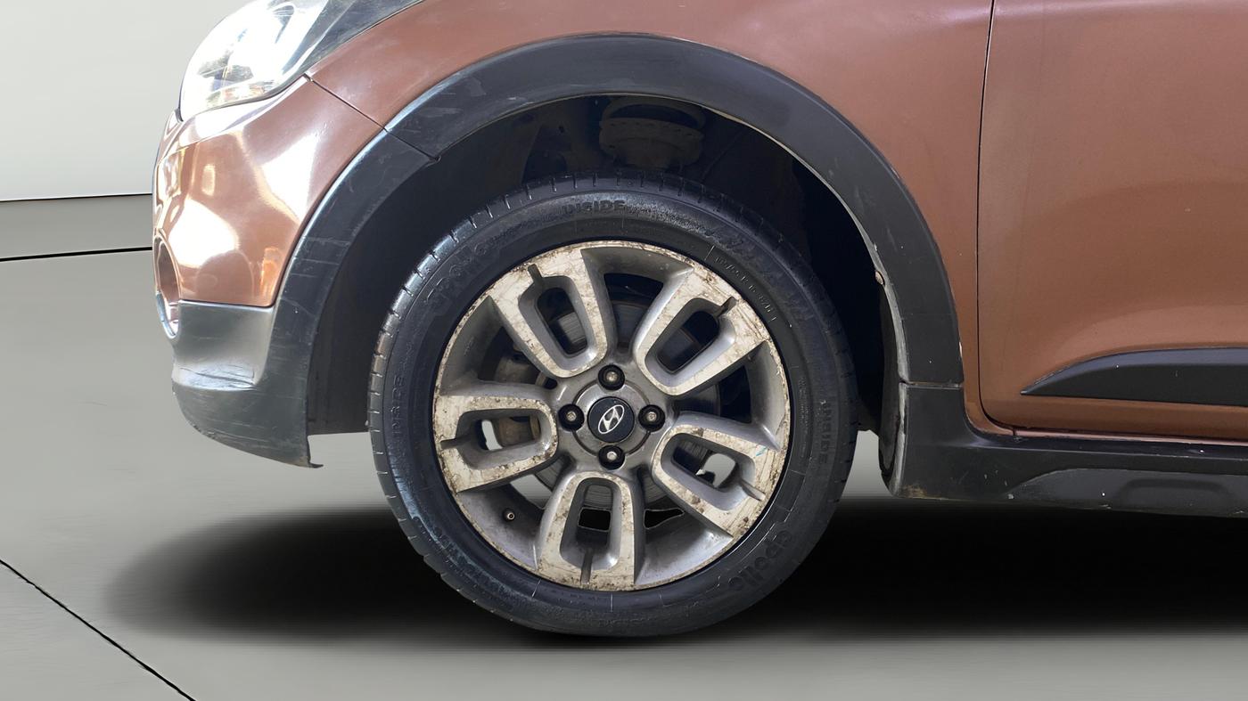 2015 Hyundai i20 Active 1.4 SX, Diesel, Manual, 1,28,412 km, Left Front Wheel