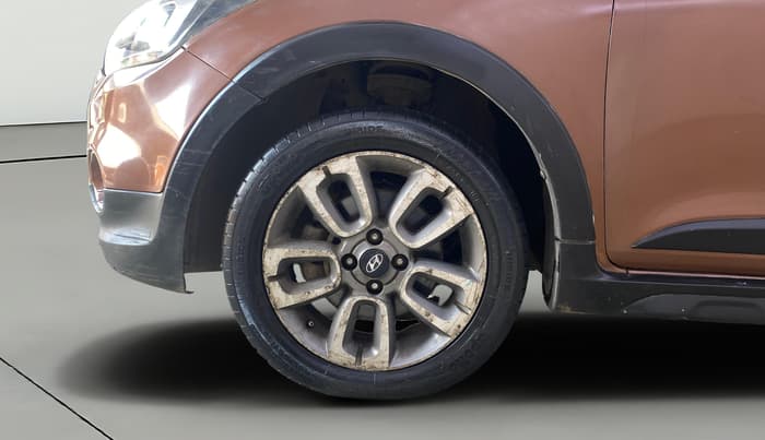 2015 Hyundai i20 Active 1.4 SX, Diesel, Manual, 1,28,412 km, Left Front Wheel
