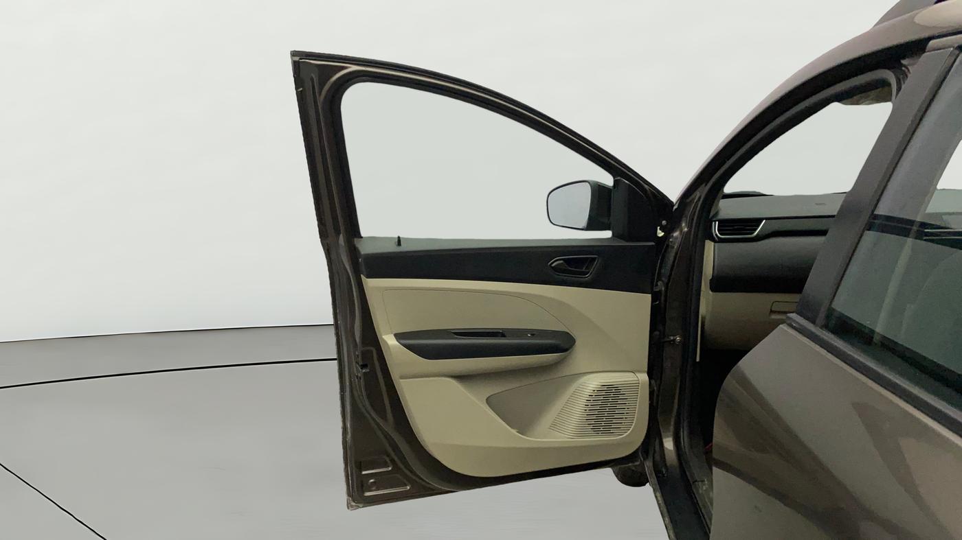 2022 Renault TRIBER RXT, Petrol, Manual, 40,826 km, LHS Front Door