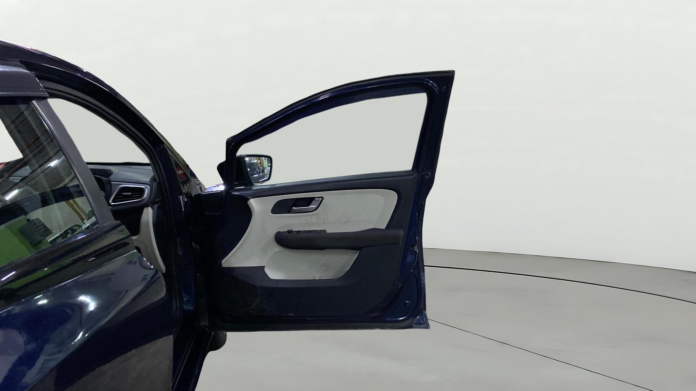 2022 Tata ALTROZ XZA, Petrol, Automatic, 49,557 km, RHS Front Door