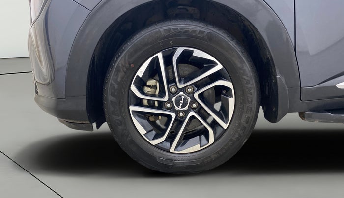 2023 KIA CARENS LUXURY 1.5 TURBO PETROL IMT 7 STR, Petrol, Manual, 29,644 km, Left Front Wheel