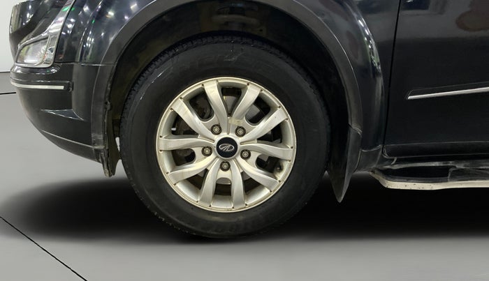 2017 Mahindra XUV500 W9 AT, Diesel, Automatic, 86,529 km, Left Front Wheel