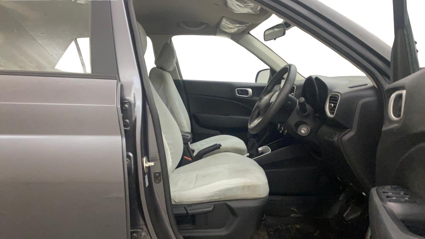 2022 Hyundai VENUE S+ 1.2, Petrol, Manual, 32,071 km, Right Side Front Door Cabin