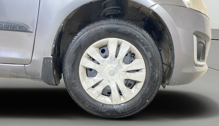 2017 Maruti Swift LXI (O), Petrol, Manual, 79,321 km, Right Front Wheel