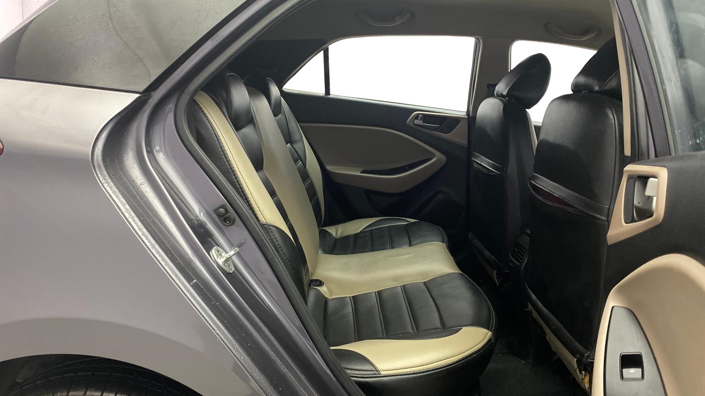 2016 Hyundai Elite i20 SPORTZ 1.2, Petrol, Manual, 51,419 km, Right Side Rear Door Cabin