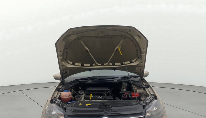 2015 Volkswagen Vento COMFORTLINE 1.6, Petrol, Manual, 29,969 km, Open Bonet