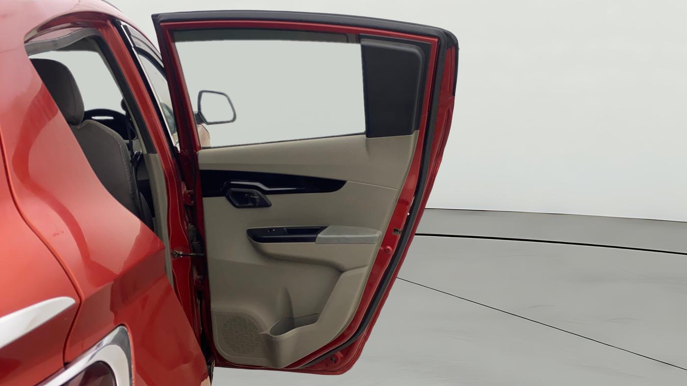 2016 Mahindra Kuv100 K6 PLUS D 5 STR, Diesel, Manual, 1,06,363 km, RHS Rear Door