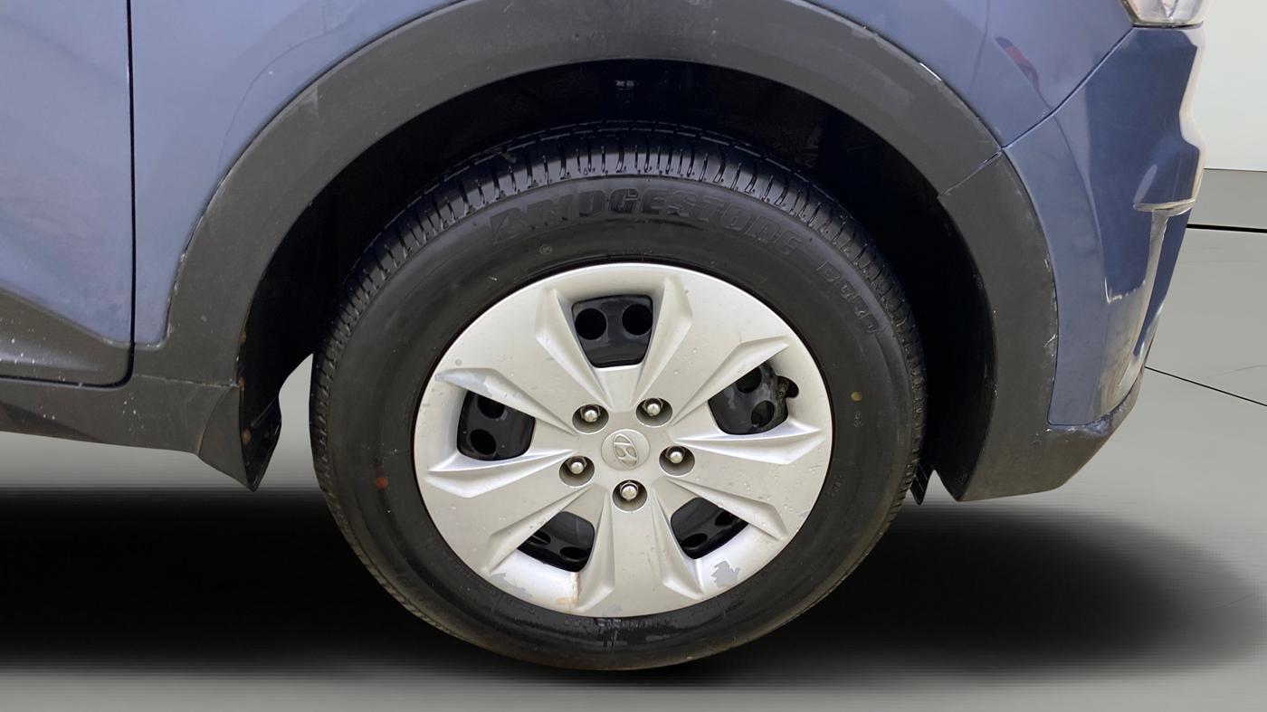 2017 Hyundai Creta E PLUS 1.6 PETROL, Petrol, Manual, 45,642 km, Right Front Wheel