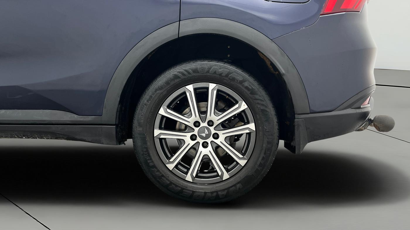 2022 Mahindra XUV700 AX 7 P AT 7 STR, Petrol, Automatic, 49,195 km, Left Rear Wheel