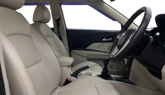 2022 Mahindra XUV300 W8 (O) 1.2 PETROL, Petrol, Manual, 47,398 km, Right Side Front Door Cabin