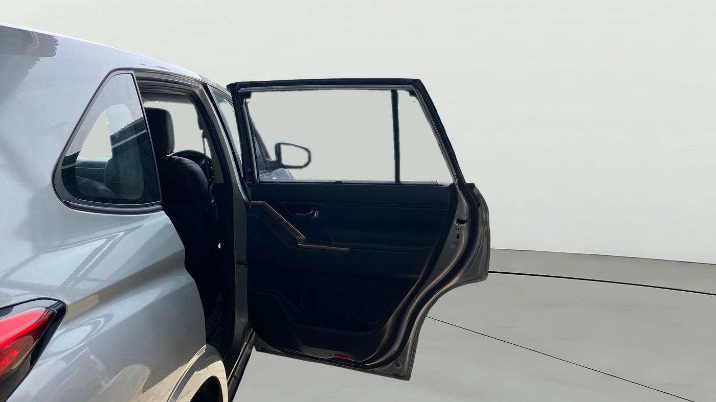 2023 Maruti Invicto ZETA PLUS 8 STR STRONG HYBRID, Hybrid, Automatic, 17,305 km, RHS Rear Door