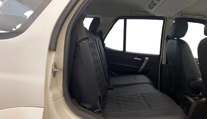 2019 Tata Safari Storme 2.2 EX 4X2, Diesel, Manual, 1,39,127 km, Right Side Rear Door Cabin