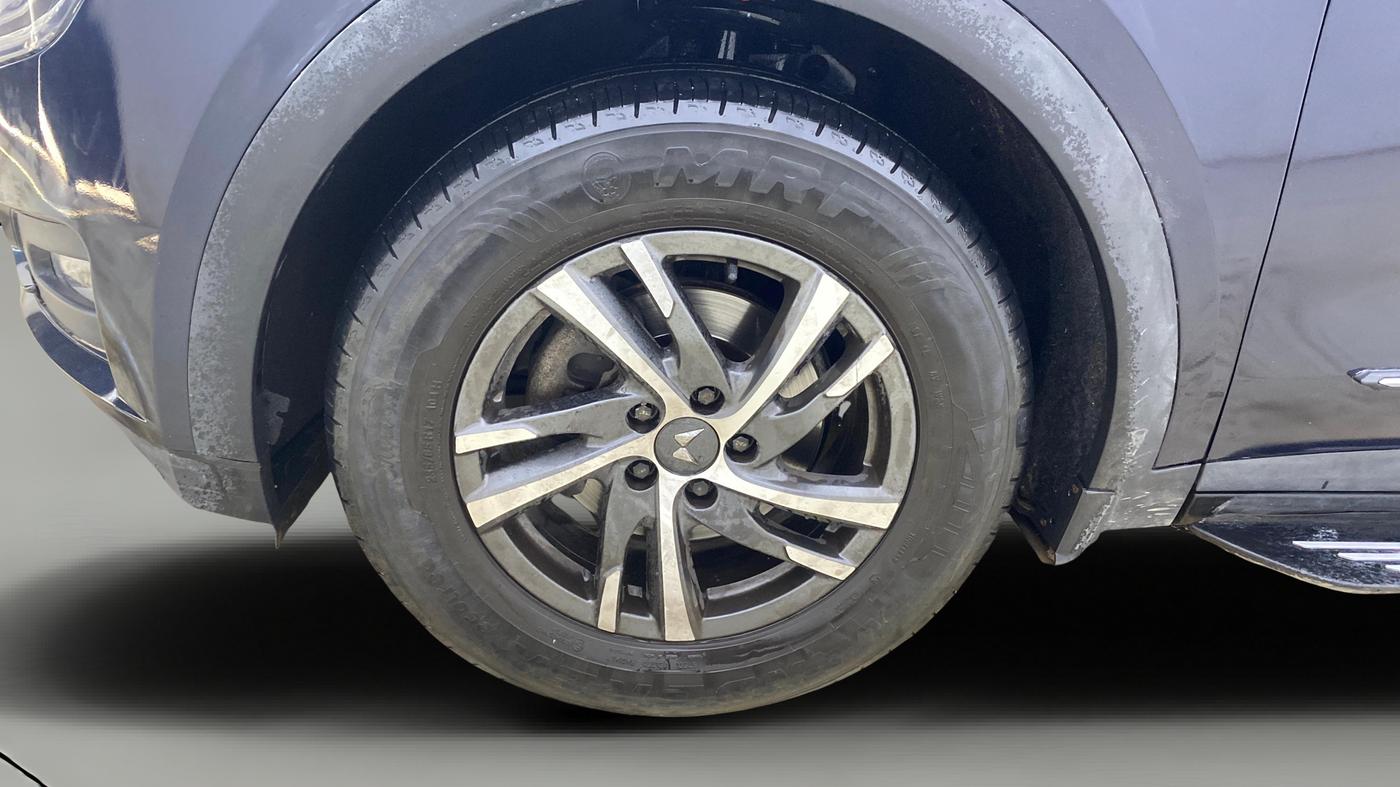 2023 Mahindra XUV700 AX 5 P AT 5 STR, Petrol, Automatic, 37,922 km, Left Front Wheel