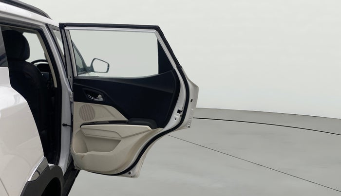 2024 Mahindra XUV 3XO AX5 1.2 L TCMPFi, Petrol, Manual, 5,026 km, RHS Rear Door