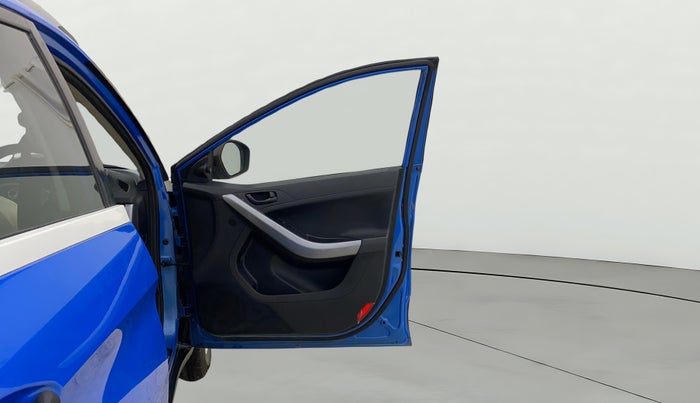 2020 Tata NEXON XMA SUNROOF DIESEL, Diesel, Automatic, 77,055 km, RHS Front Door