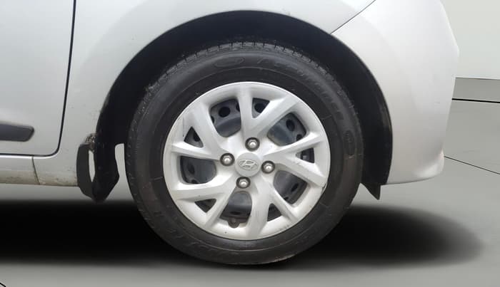 2019 Hyundai Grand i10 MAGNA AT 1.2 KAPPA VTVT, Petrol, Automatic, 80,468 km, Right Front Wheel