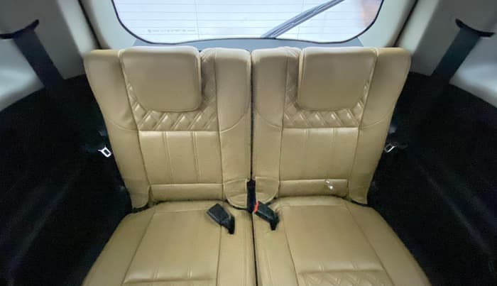 2018 Mahindra XUV500 W11 AT, Diesel, Automatic, 29,981 km, Third Seat Row ( optional )