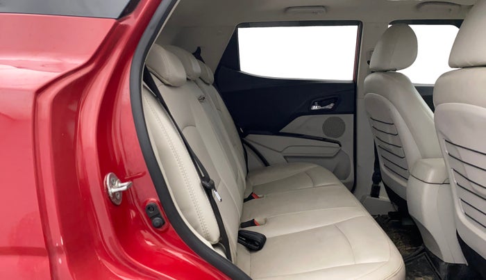2022 Mahindra XUV300 W8 (O) 1.2 PETROL AMT DUAL TONE, Petrol, Automatic, 29,845 km, Right Side Rear Door Cabin