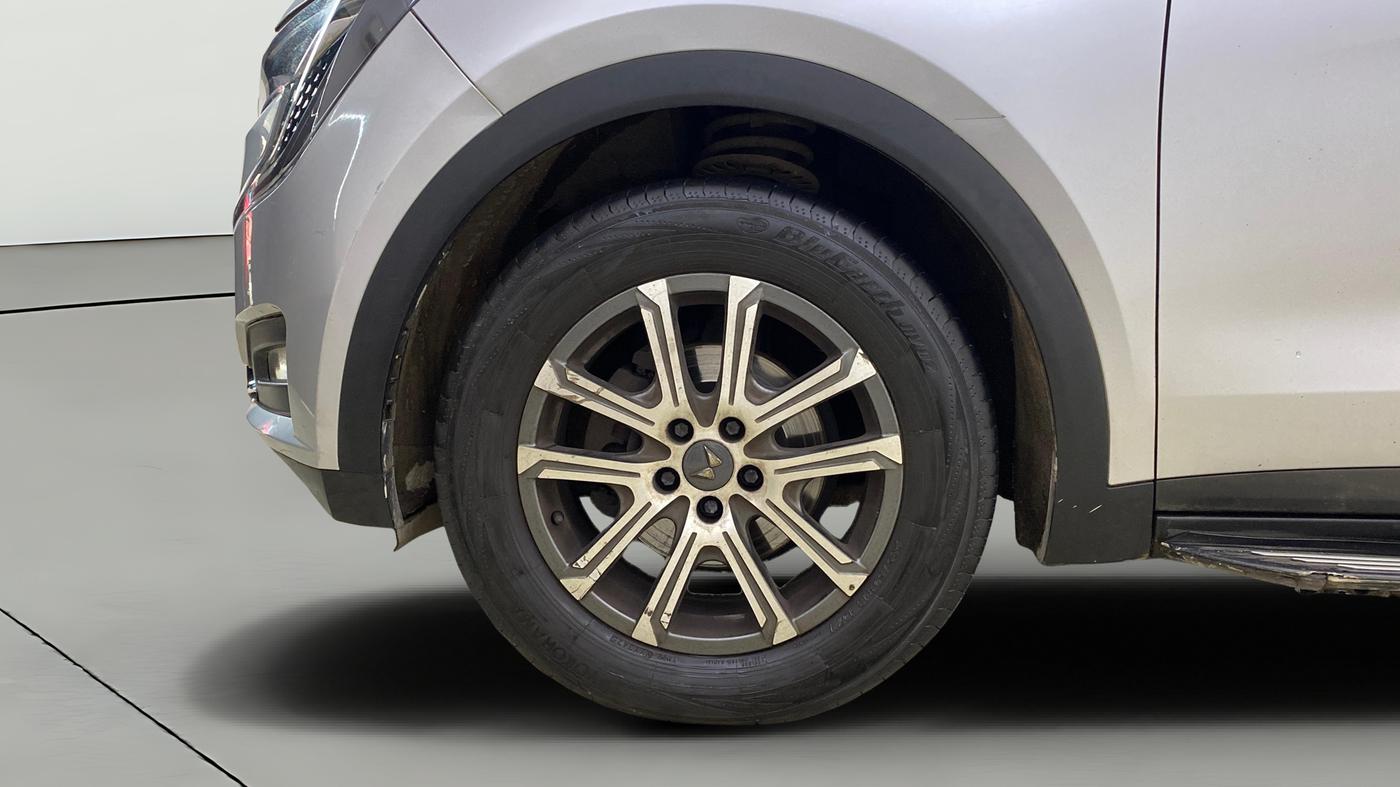 2021 Mahindra XUV700 AX 7 LUXURY P AT 7 STR, Petrol, Automatic, 47,374 km, Left Front Wheel