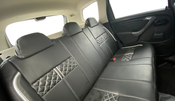 2014 Renault Duster RXE PETROL, Petrol, Manual, 43,030 km, Right Side Rear Door Cabin