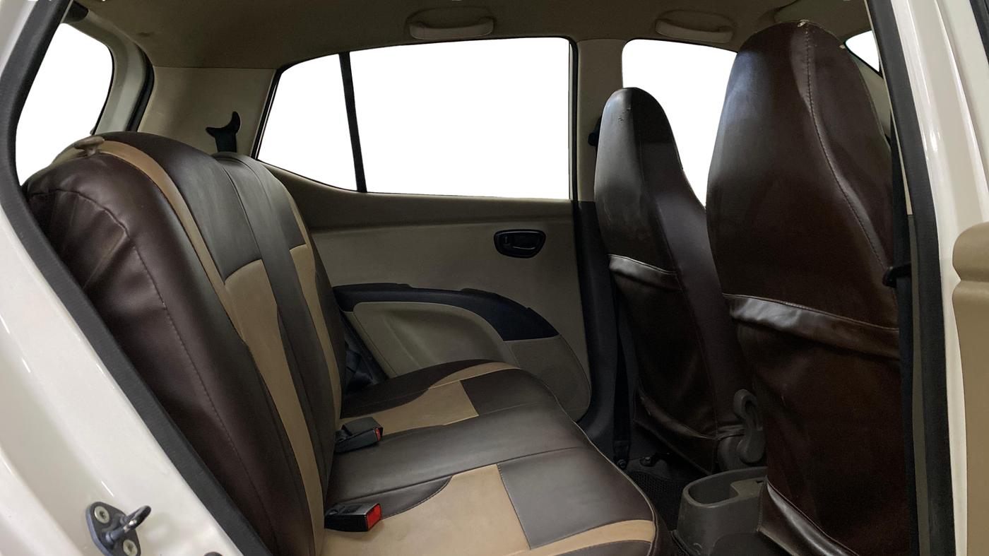2015 Hyundai i10 MAGNA 1.1, CNG, Manual, 1,00,971 km, Right Side Rear Door Cabin