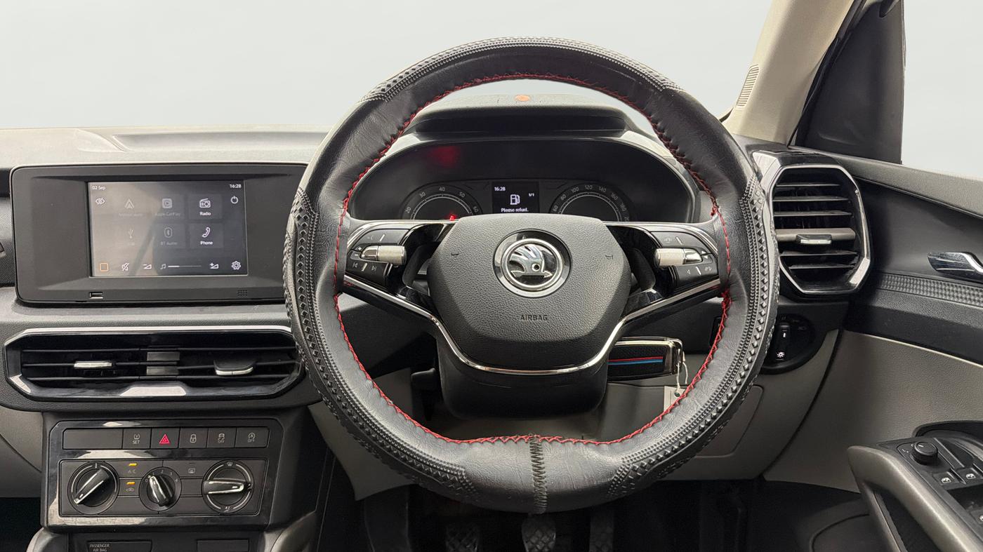 2025 Skoda Kylaq Signature, Petrol, Manual, 19,275 km, Steering Wheel Close Up