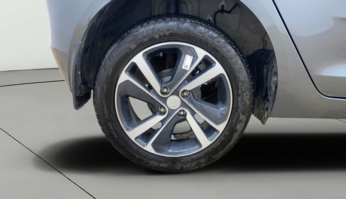 2024 Tata ALTROZ XZ PETROL, Petrol, Manual, 6,794 km, Right Rear Wheel