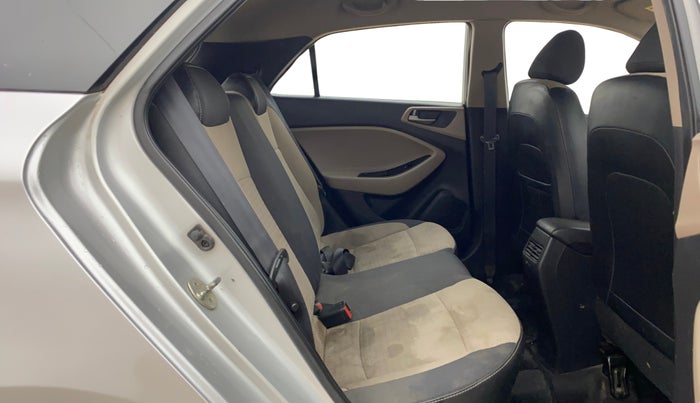 2017 Hyundai Elite i20 MAGNA EXECUTIVE 1.2, CNG, Manual, 47,316 km, Right Side Rear Door Cabin