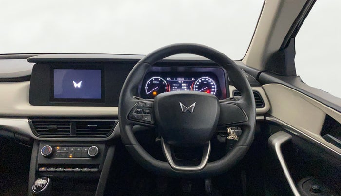 2022 Mahindra XUV700 MX P MT 5 STR, Petrol, Manual, 20,736 km, Steering Wheel Close Up