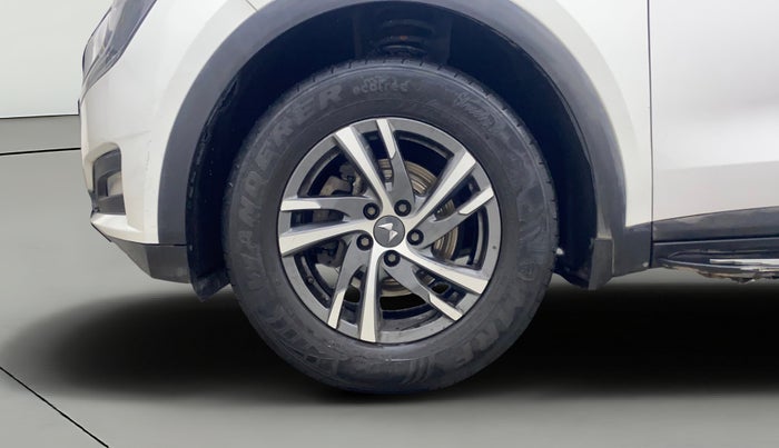 2022 Mahindra XUV700 AX 5 P MT 7 STR, Petrol, Manual, 65,429 km, Left Front Wheel