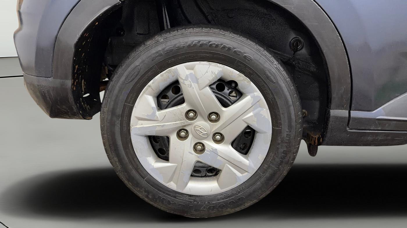 2022 Hyundai VENUE S 1.2, Petrol, Manual, 73,770 km, Right Rear Wheel