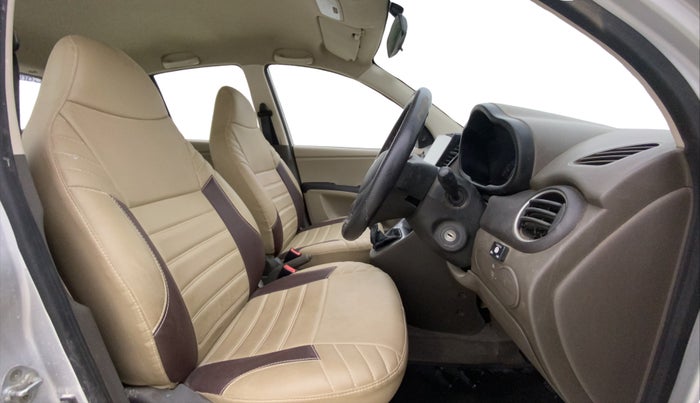 2016 Hyundai i10 MAGNA 1.1, CNG, Manual, 93,408 km, Right Side Front Door Cabin