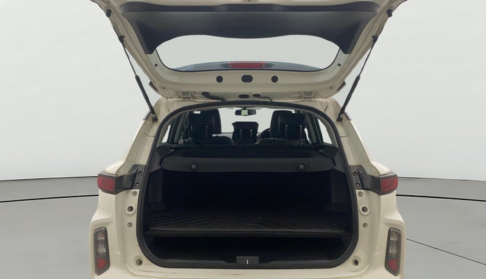 2024 Toyota URBAN CRUISER HYRYDER V HYBRID, Hybrid, Automatic, 14,033 km, Boot Open Zoomed View