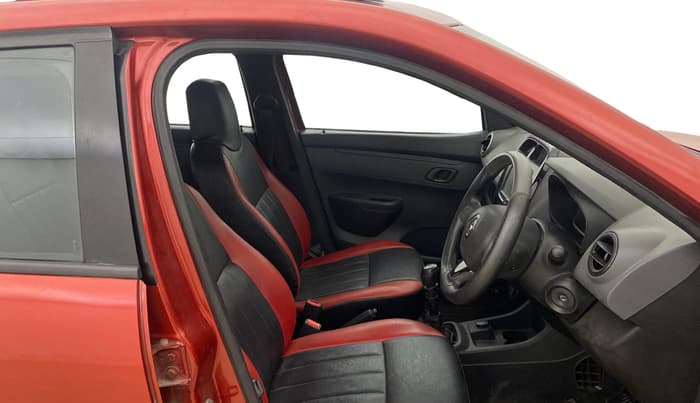 2017 Renault Kwid RXT 1.0 (O), Petrol, Manual, 1,28,267 km, Right Side Front Door Cabin