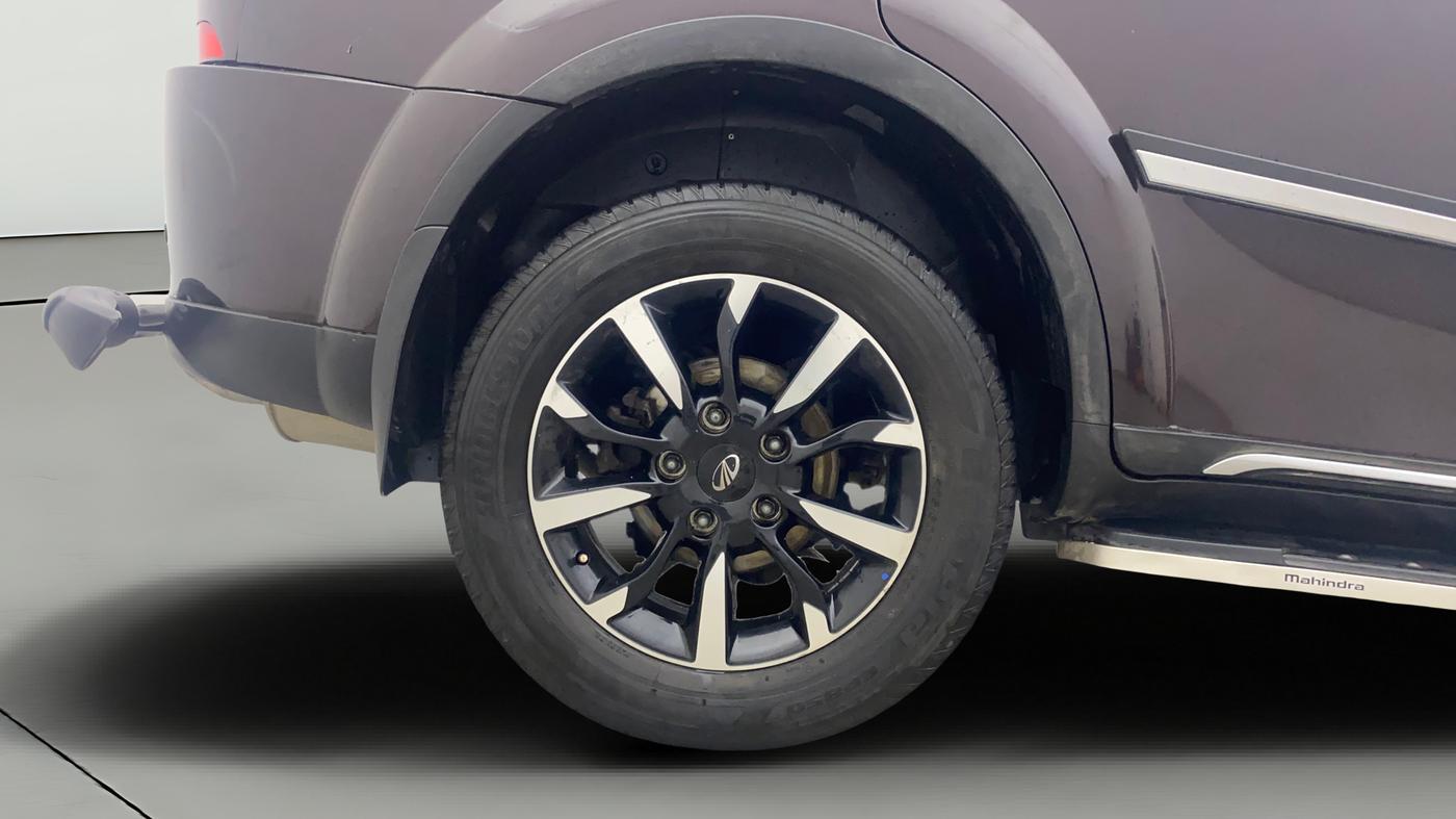 2018 Mahindra XUV500 W11 (O) AT, Diesel, Automatic, 24,675 km, Right Rear Wheel